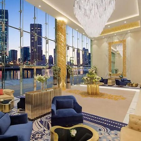 Luxury Hotel Apartment With A Canal View Dubai Exteriör bild