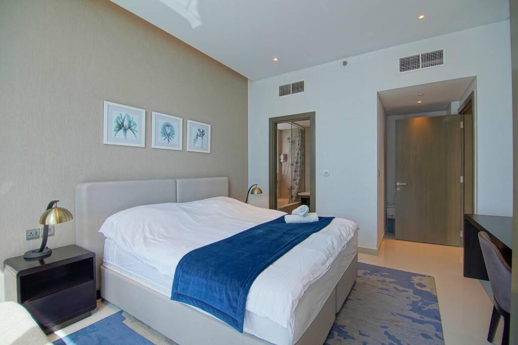 Luxury Hotel Apartment With A Canal View Dubai Exteriör bild