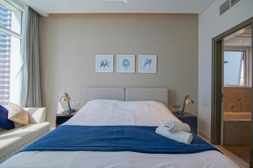 Luxury Hotel Apartment With A Canal View Dubai Exteriör bild