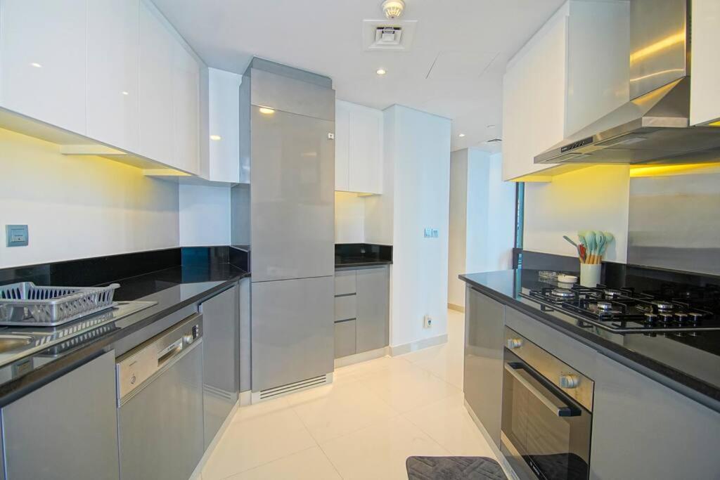 Luxury Hotel Apartment With A Canal View Dubai Exteriör bild