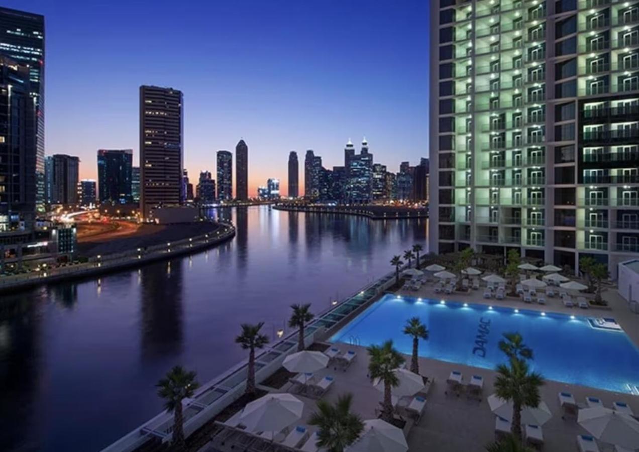 Luxury Hotel Apartment With A Canal View Dubai Exteriör bild