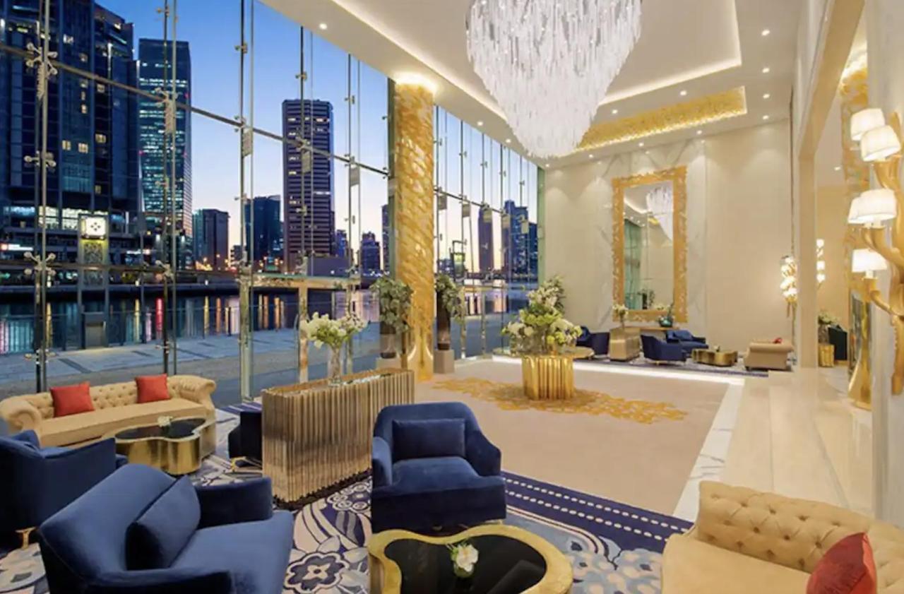 Luxury Hotel Apartment With A Canal View Dubai Exteriör bild