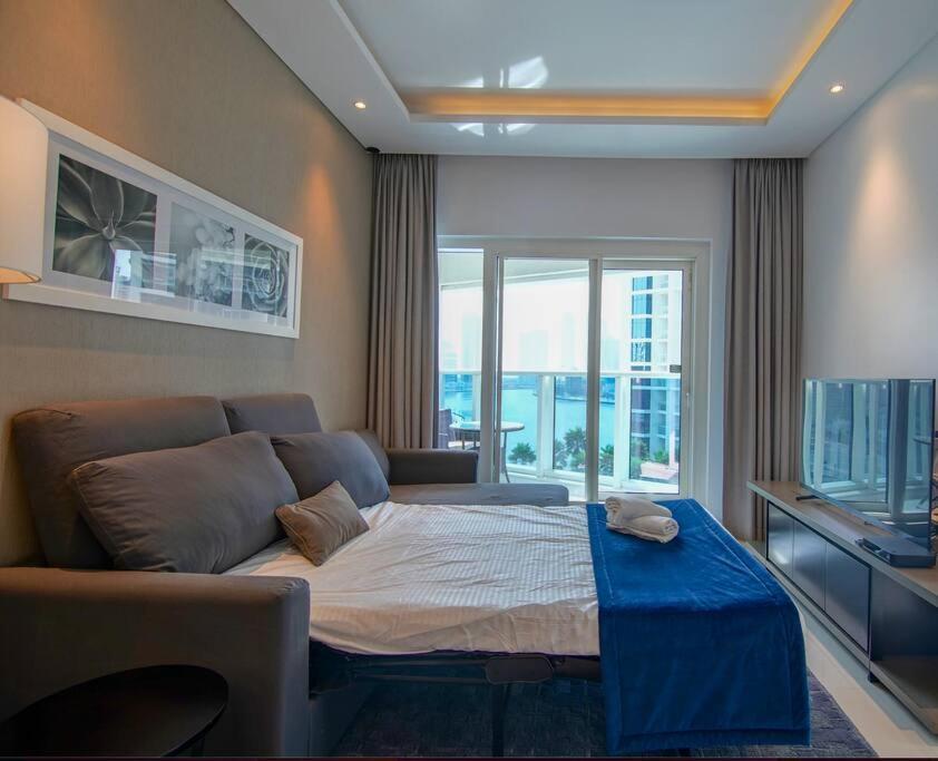 Luxury Hotel Apartment With A Canal View Dubai Exteriör bild