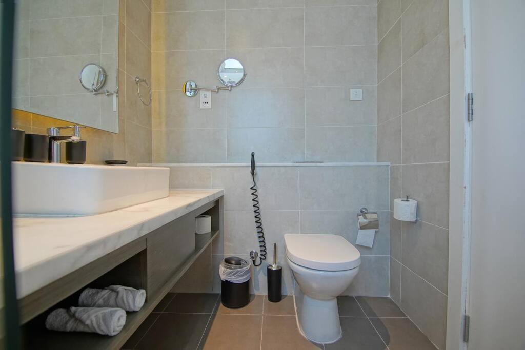 Luxury Hotel Apartment With A Canal View Dubai Exteriör bild