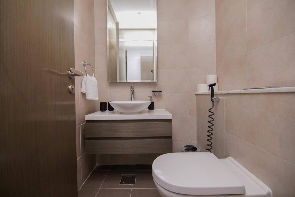 Luxury Hotel Apartment With A Canal View Dubai Exteriör bild